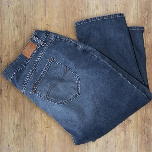 Lee Women's Plus Size Midrise Regular Fit Capri Jeans Pant 20W - Picture 3 of 14